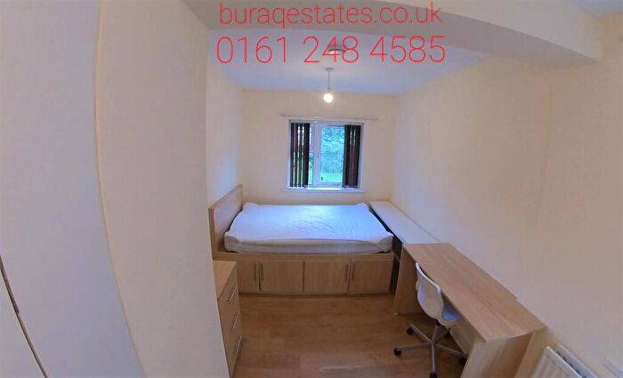 5 Bedroom House To Rent In Parrs Wood Road, Manchester, M20