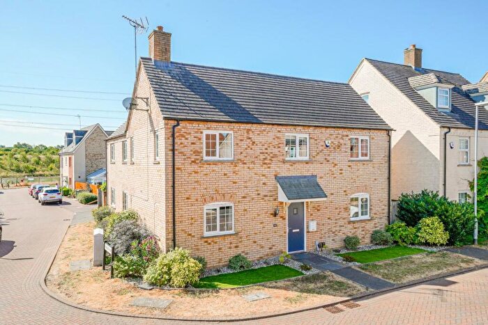 4 Bedroom Detached House For Sale In Raven Way, Leighton Buzzard, LU7