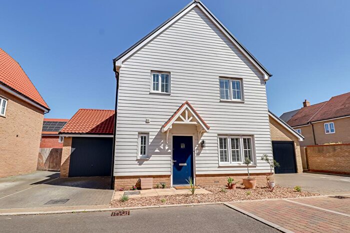 3 Bedroom Detached House For Sale In Victoria Gardens, Rochford, SS4