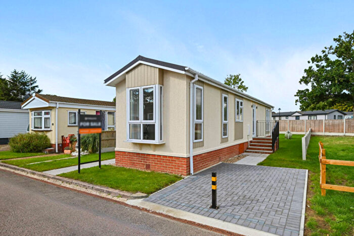 2 Bedroom Park Home For Sale In Hockley, Essex, SS5
