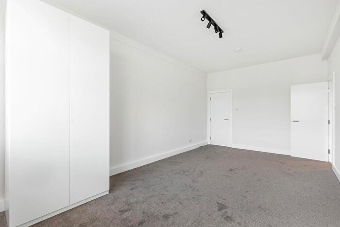 3 Bedroom Flat To Rent In Flat Digby Works, E9