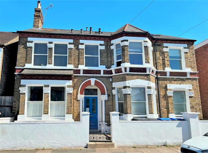2 Bedroom Flat To Rent In Devonshire Road, Central Colliers Wood, SW19