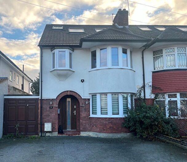 4 Bedroom Semi Detached House For Sale In Rowantree Road, Winchmore Hill, London, N21