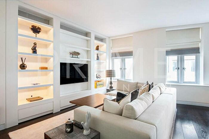 2 Bedroom Flat To Rent In Duke Street, Mayfair, London, W1K