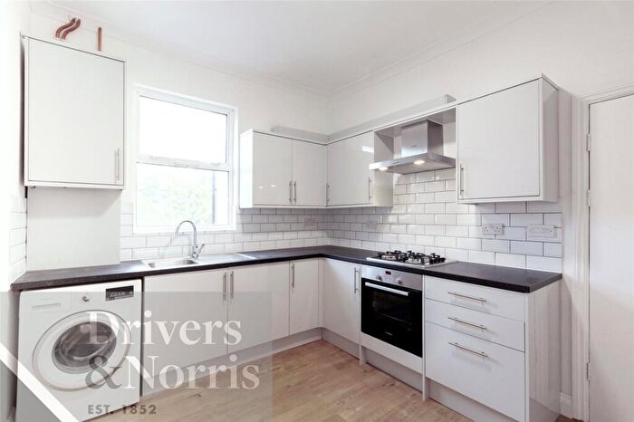 3 Bedroom Apartment To Rent In Mayton Street, Holloway, Islington, London, N7