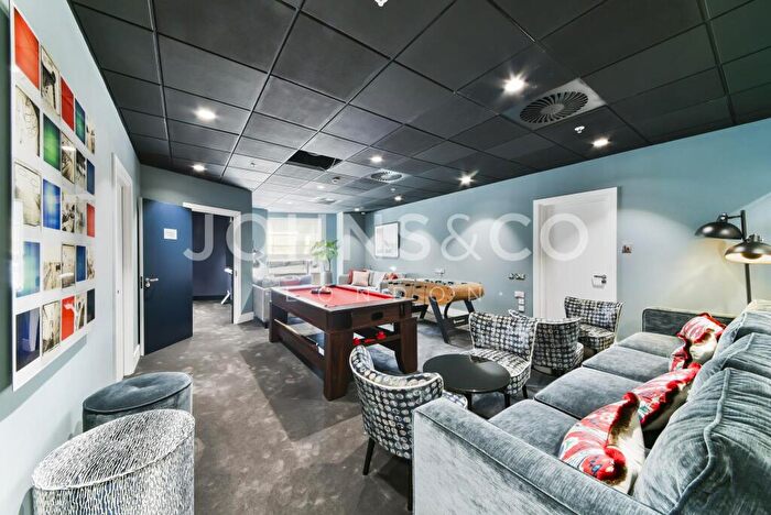2 Bedroom Apartment To Rent In Circus Apartments, Canary Wharf, London, E14