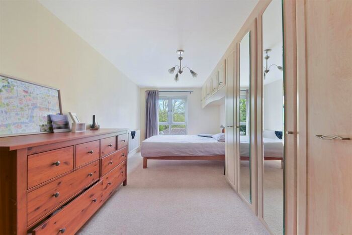 2 Bedroom Flat For Sale In Kendra Hall Road, South Croydon, CR2
