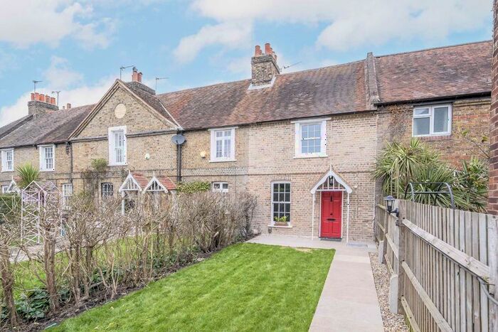 2 Bedroom Terraced House To Rent In Springfield Grove, Sunbury-On-Thames, TW16