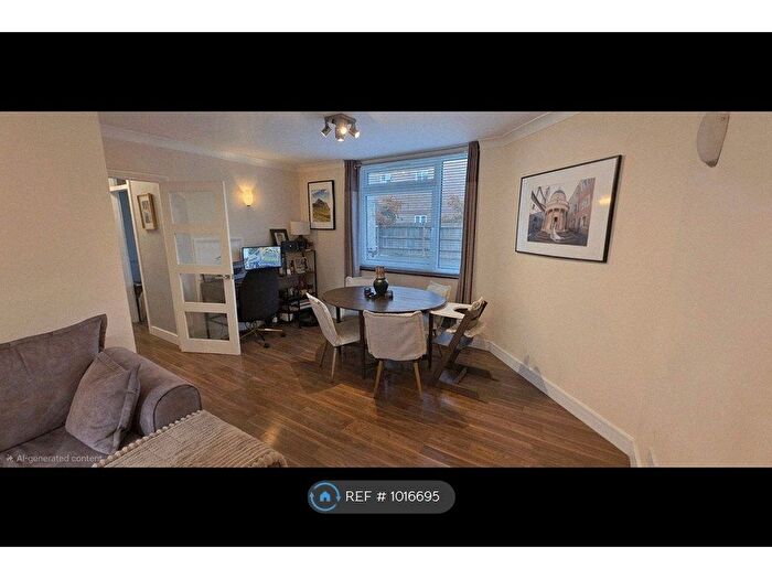 2 Bedroom Flat To Rent In The Oaks, London, NW6