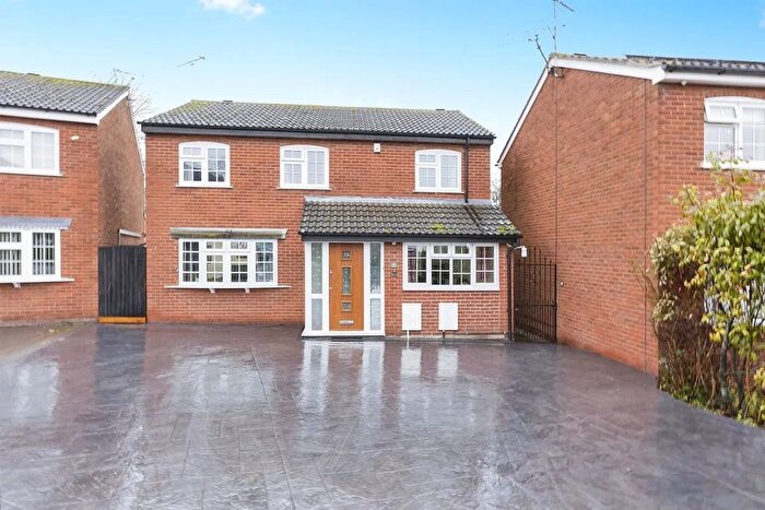 4 Bedroom Detached House For Sale In Heythrop Close, Leicester, LE2