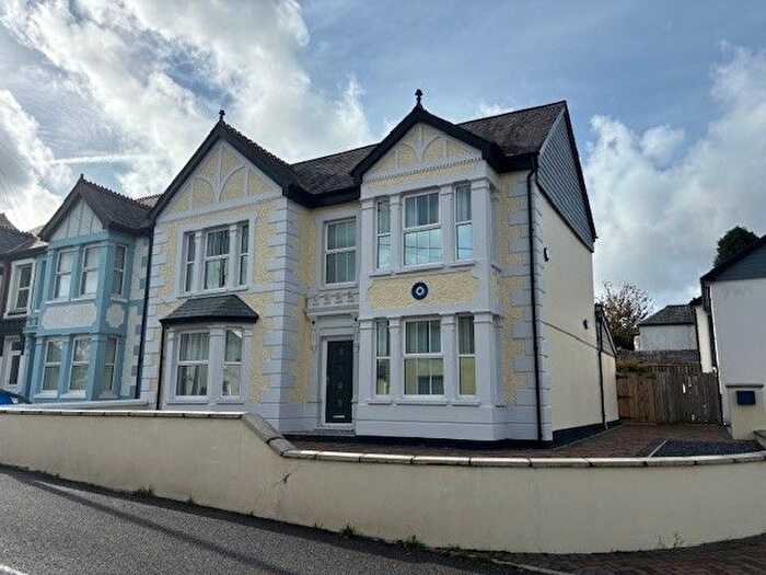 4 Bedroom Detached House To Rent In Roche Road, St. Austell, PL26