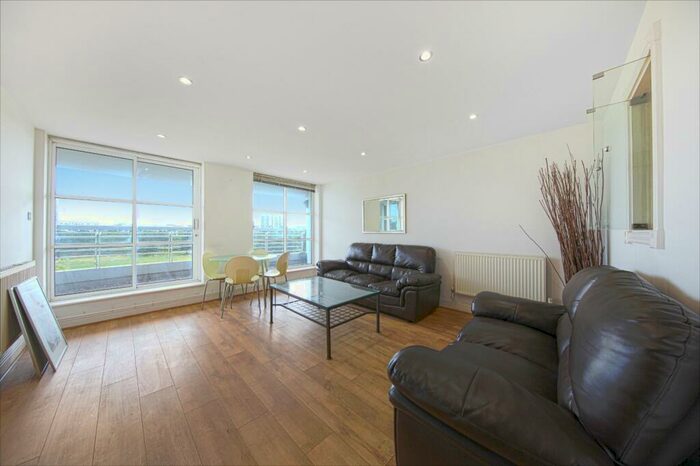 1 Bedroom Flat To Rent In Barrier Point Road, Silvertown, E16