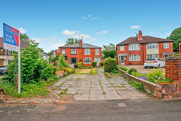 3 Bedroom Semi Detached House For Sale In Stanningley Road, Leeds, LS12