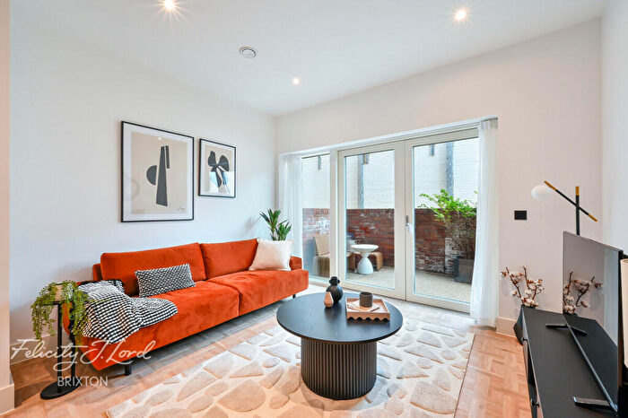 1 Bedroom Apartment For Sale In St John's Hill, London, SW11