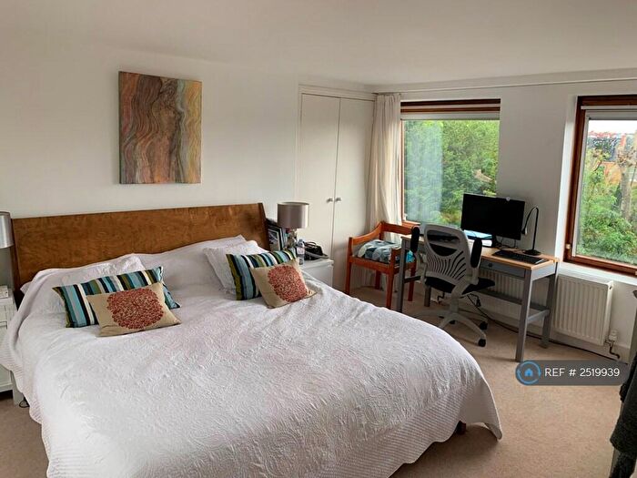 3 Bedroom Flat To Rent In Lyric Rd, London, SW13