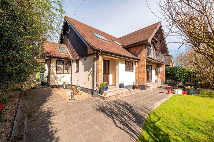 4 Bedroom Detached House For Sale In Penmans Hill, Chipperfield, WD4