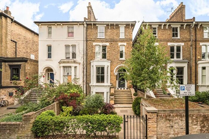 1 Bedroom Flat To Rent In Navarino Road, Hackney, London, E8