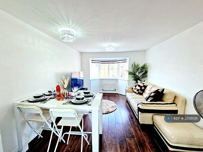 2 Bedroom Maisonette To Rent In Waterside Close, London, SE28