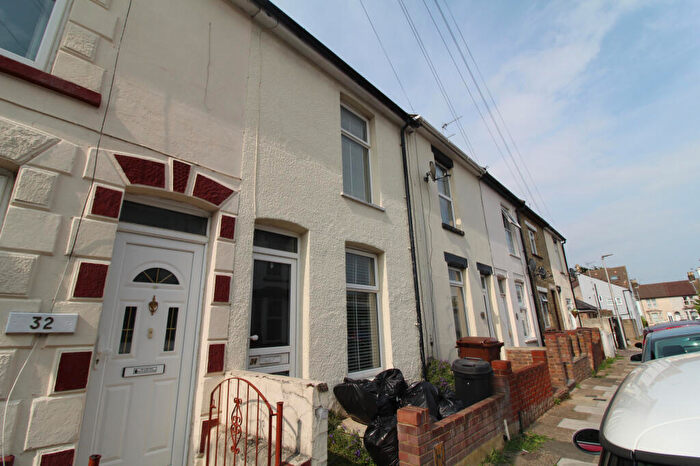 2 Bedroom Terraced House To Rent In Queens Road, Gillingham, Kent, ME7