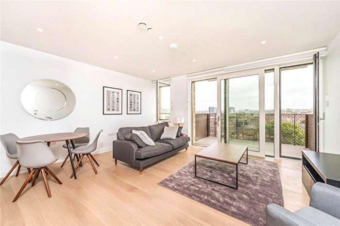 1 Bedroom Apartment For Sale In Heygate Street, London, SE17