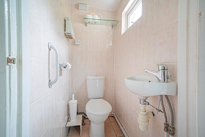 2 Bedroom Semi-Detached House For Sale In The Garden, Barton Stacey, Winchester, SO21