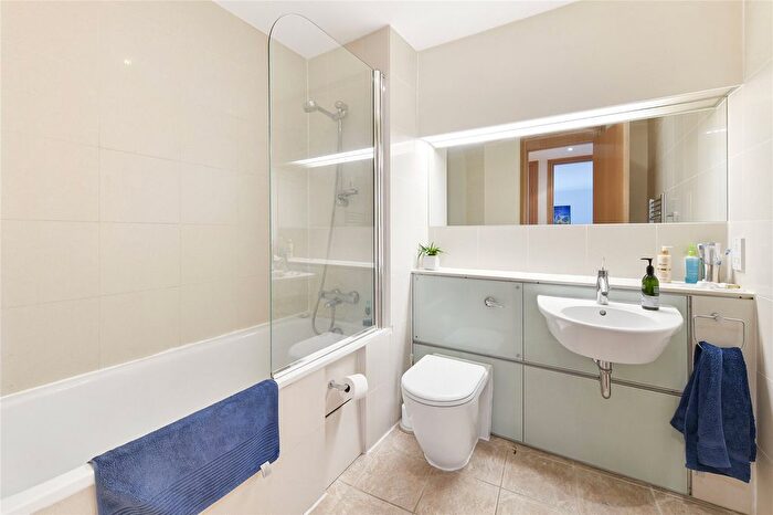 3 Bedroom Flat To Rent In Albert Embankment, Albert Embankment, SE1