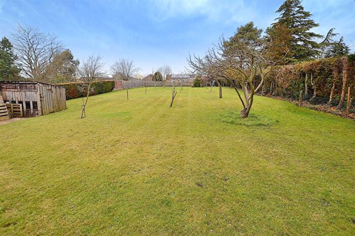 4 Bedroom Detached Bungalow For Sale In Hunters Lane, Tattershall, LN4