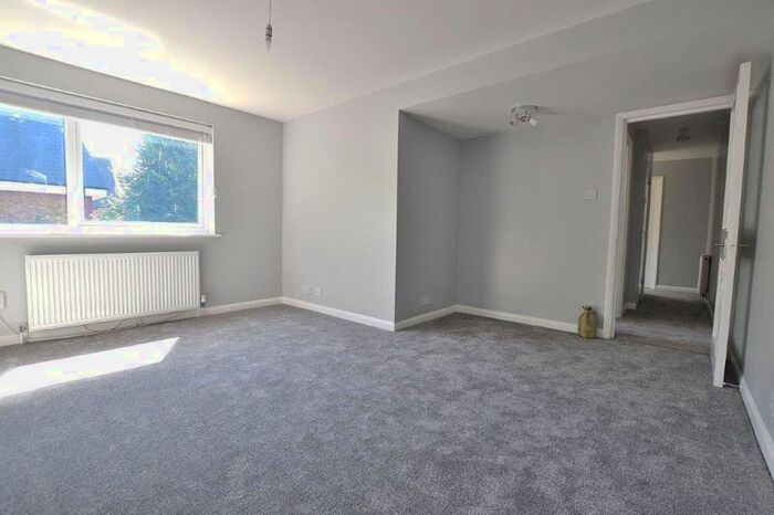 1 Bedroom Flat To Rent In Sutton Close, Beckenham BR3