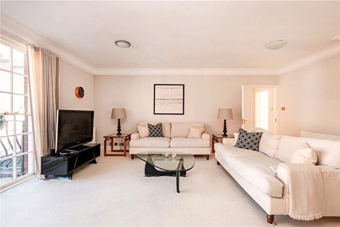2 Bedroom Flat To Rent In Reeves Mews, Mayfair, London, W1K