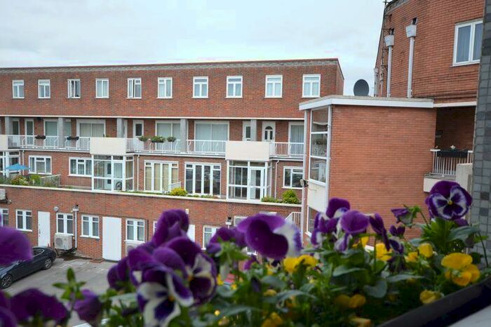 2 Bedroom Flat To Rent In Cardain House, Beaconsfield, HP9
