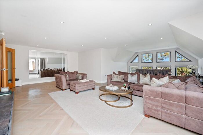 2 Bedroom Penthouse For Sale In Buckley Court, Cockfosters Road, Barnet, Hertfordshire, EN4