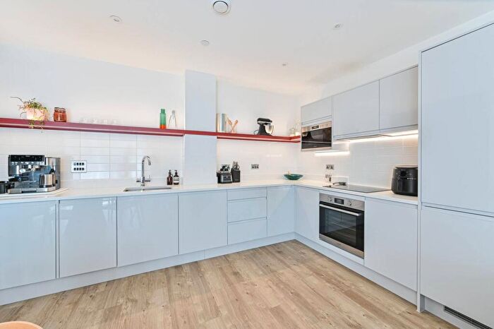2 Bedroom Flat For Sale In Vousden Grove, Woolwich, London, SE28