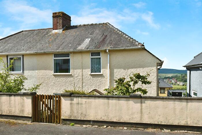 3 Bedroom Semi-Detached House For Sale In Maen Gilfach, Trelewis, Treharris, CF46