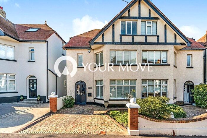 5 Bedroom Semi Detached House For Sale In First Avenue, Gillingham, Kent, ME7