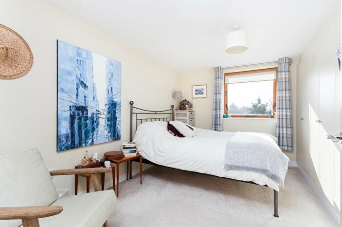 2 Bedroom Apartment For Sale In Simpson Close, Croydon, CR0
