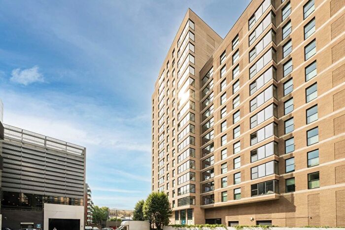 1 Bedroom Flat To Rent In Pavana Square, Brentford, TW8