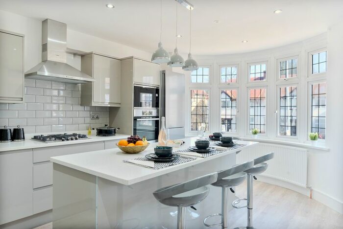 5 Bedroom Maisonette To Rent In Villiers Avenue, Surbiton, KT5