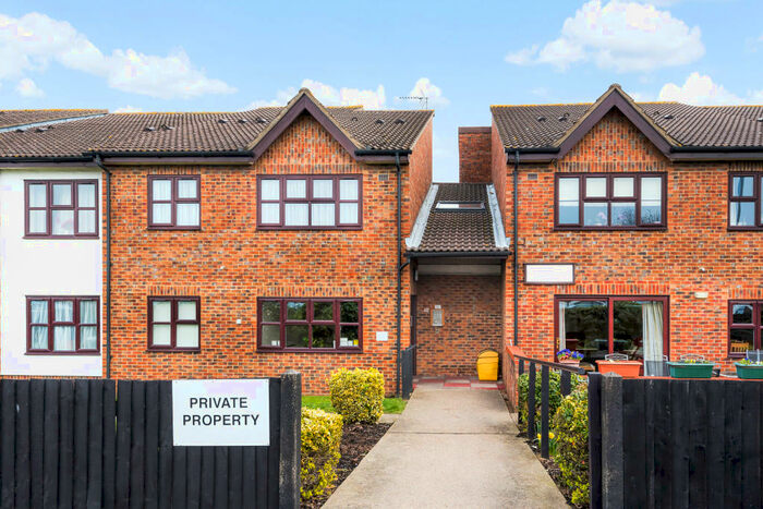 2 Bedroom Apartment To Rent In Priory Lodge, Glebe Way, West Wickham, BR4