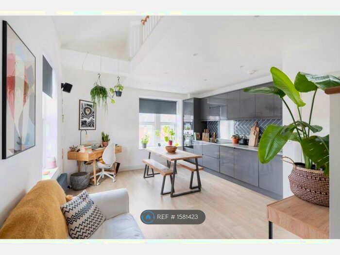 2 Bedroom Flat To Rent In Elmdale Road, Bedminster, Bristol, BS3