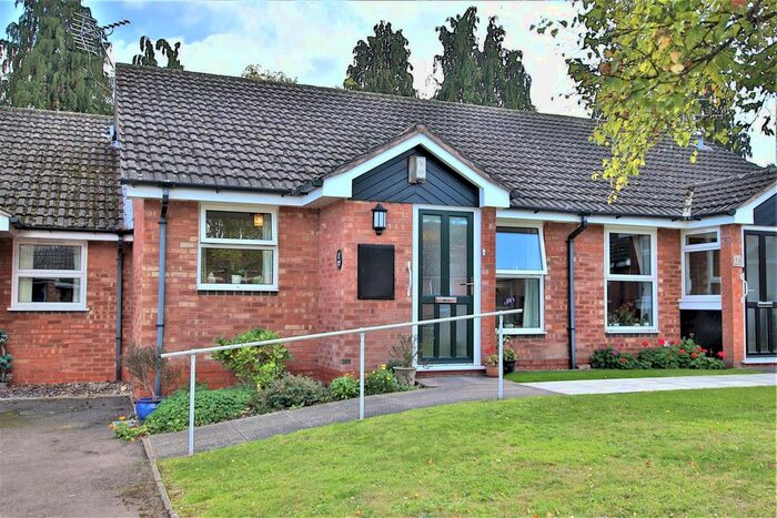 2 Bedroom Detached House For Sale In Shephard Mead, Tewkesbury, GL20