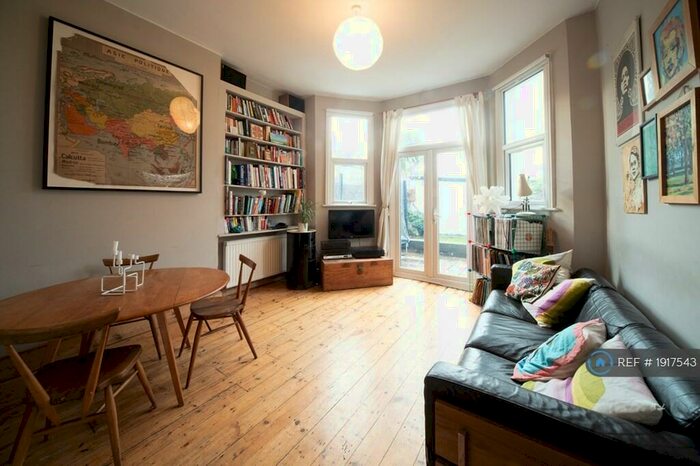 2 Bedroom Flat To Rent In Whitworth Road, London, SE25
