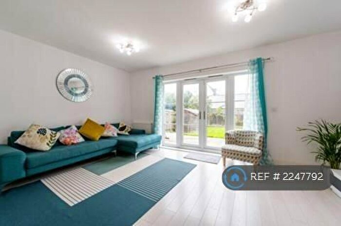3 Bedroom End Of Terrace House To Rent In Westmount Close, Worcester Park, KT4