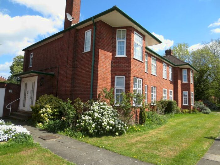 2 Bedroom Maisonette To Rent In Belmont Close, Cockfosters, EN4