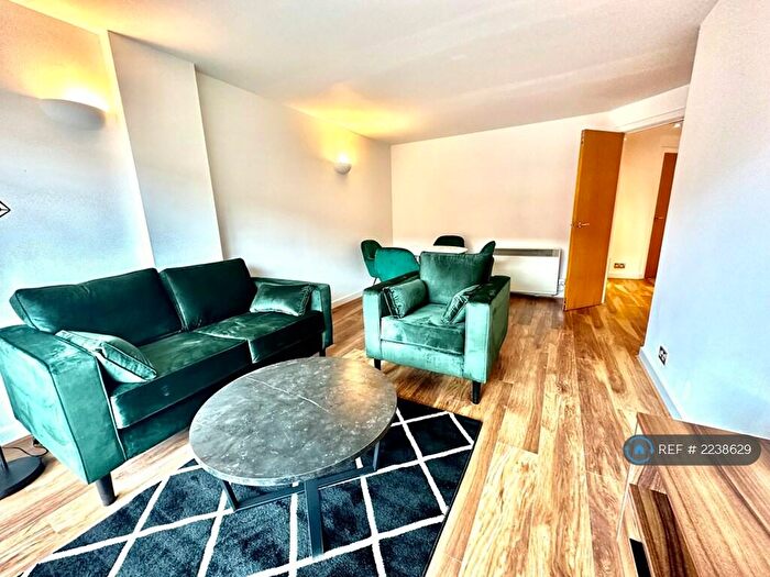 2 Bedroom Flat To Rent In The Quays, Leeds, LS1