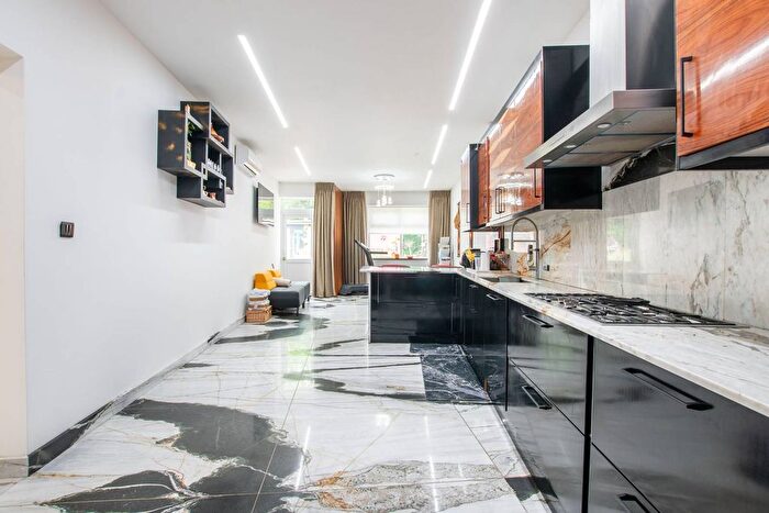 4 Bedroom Semi-Detached House To Rent In Ashness Gardens, Sudbury, Greenford, UB6