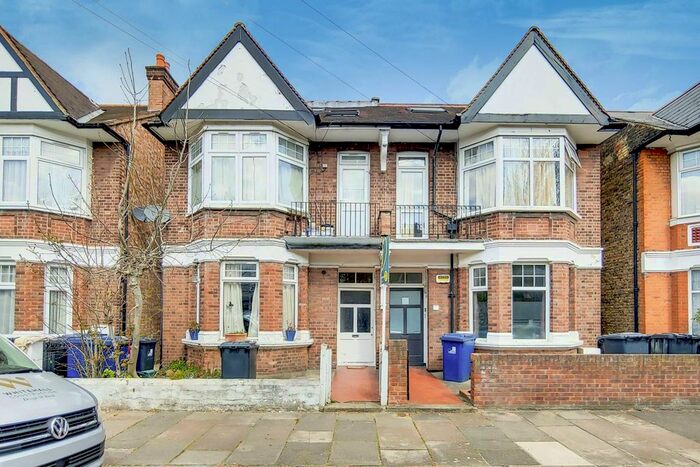 Studio To Rent In Whitehall Gardens, Ealing Common, London, W3