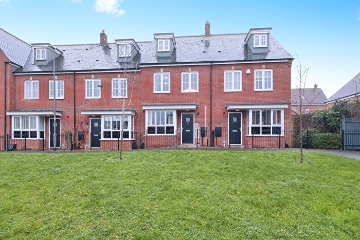 4 Bedroom Terraced House For Sale In Needlepin Way, Buckingham, MK18