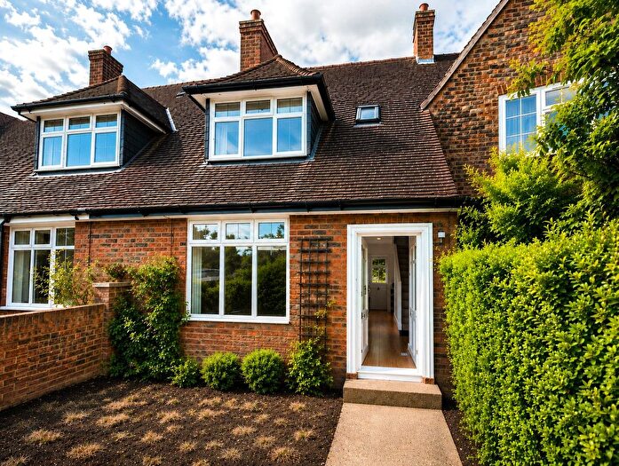 2 Bedroom Detached House For Sale In Glenbow Road, Bromley, BR1