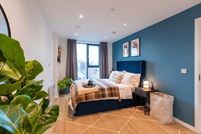 3 Bedroom Flat To Rent In Flat, Swan Street, Manchester, Greater Manchester, M4
