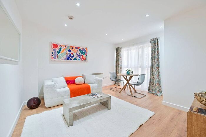 2 Bedroom Flat For Sale In Kennington Road, Vauxhall, London, SE11
